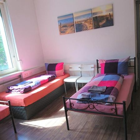 קונסטנץ Nest City - Not A Hotel, Private Room With Shared Showers, No Parking, Breakfast, Or Kitchen, Towels Available For A Fee, Check-In 4 Pm To 11 Pm מראה חיצוני תמונה