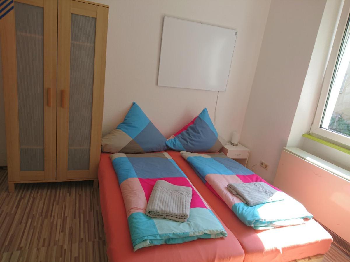 קונסטנץ Nest City - Not A Hotel, Private Room With Shared Showers, No Parking, Breakfast, Or Kitchen, Towels Available For A Fee, Check-In 4 Pm To 11 Pm מראה חיצוני תמונה